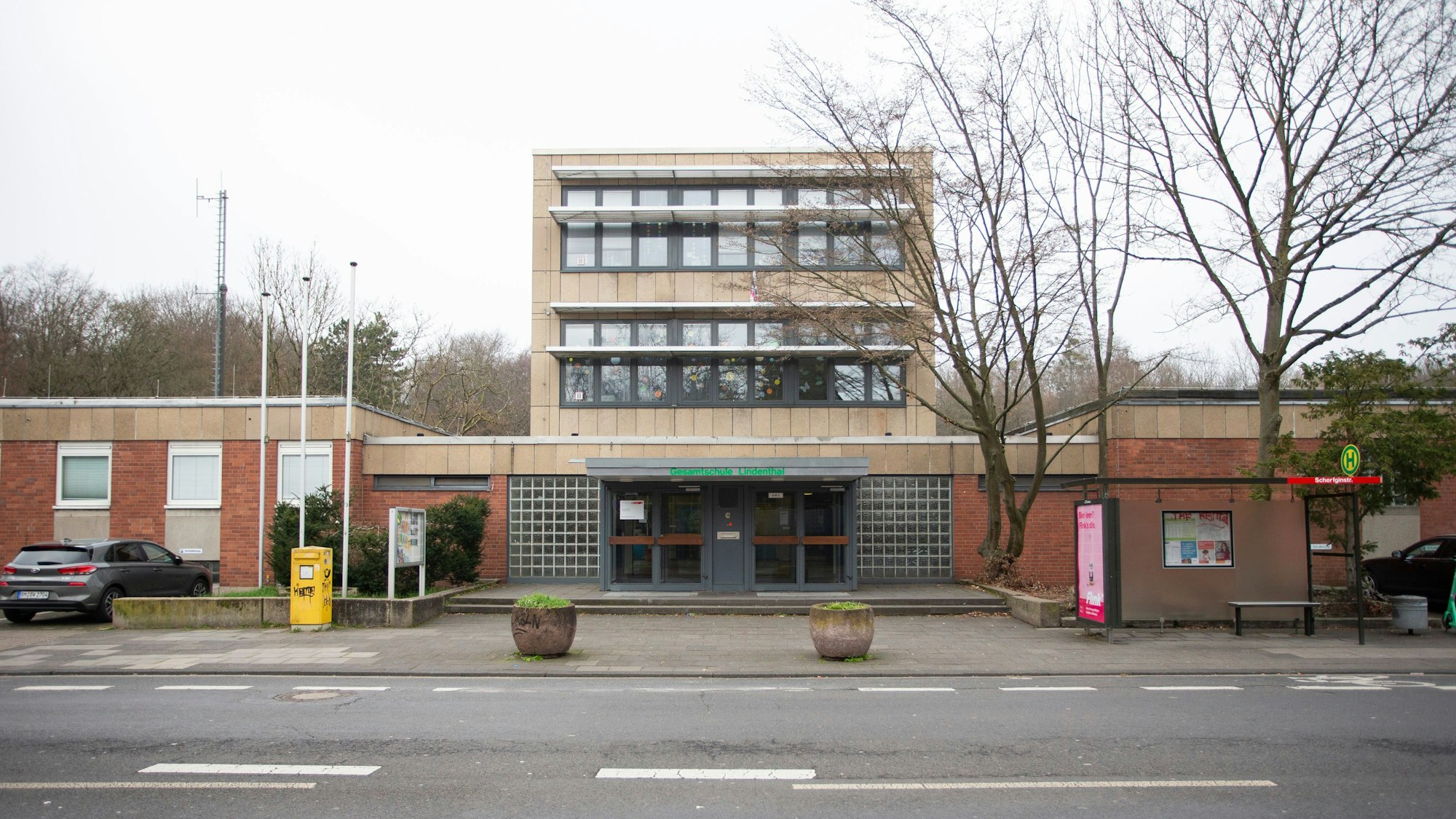 Die Gesamtschule Lindenthal an der Berrenrather Straße 488.