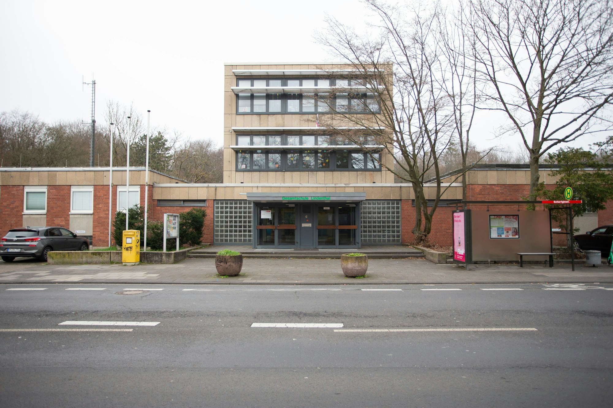 Die Gesamtschule Lindenthal an der Berrenrather Straße 488.