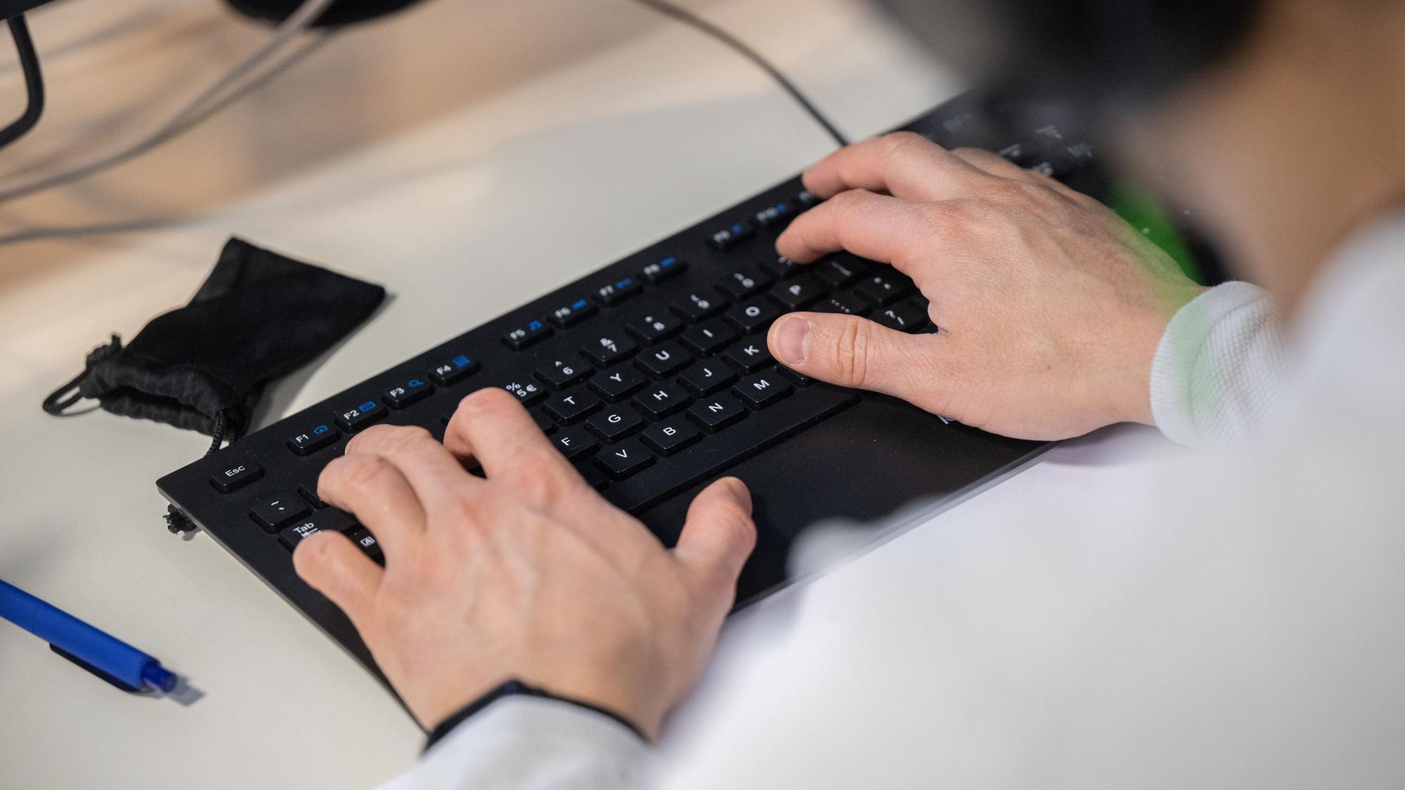 Nicht erst seit der Corona-Pandemie leiden viele Beschäftigte wegen ihrer Arbeit unter Stress oder gar einem Burnout.