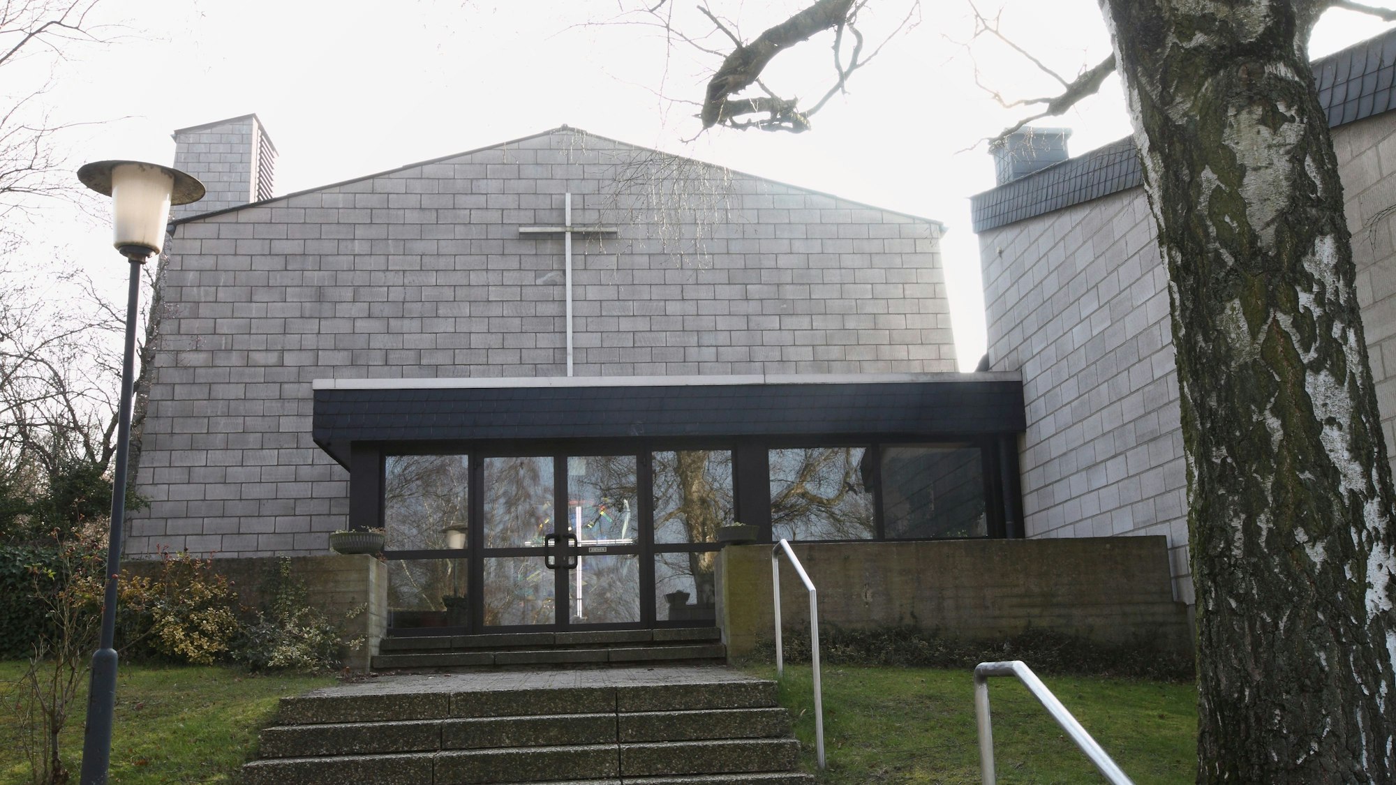 Die Christuskirche steht in Rösrath-Forsbach.