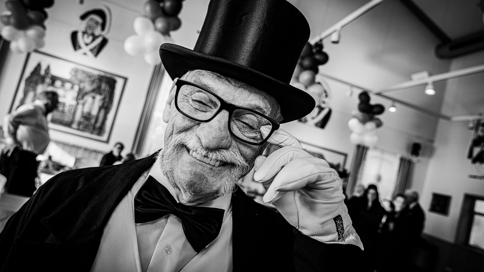 Wie bei einer Beerdigung: "Tränen" nicht nur bei "süer doubel" Hans Udo Rosen von den Stadtsoldaten Meckenheim.