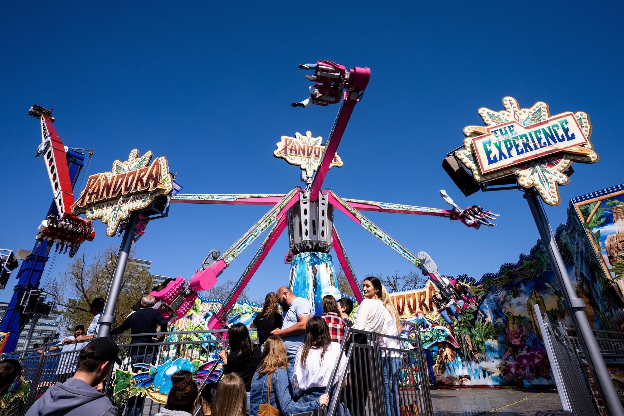 Unter Schausteller-Kollegen heißt die Deutzer Kirmes nur noch "Flüsterkirmes".