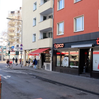 Ein Wettbüro in Buchforst. Die Stadt befindet sich noch im Rechtsstreit mit einem Betreiber.