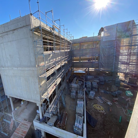 Blick auf den Rohbau des neuen Gebäude.