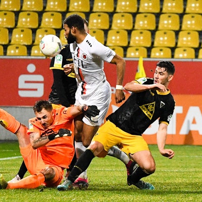 Jamil Siebert Viktoria Köln, 20, 3. v.li. erzielt das Tor zum 0:1, Treffer, Torerfolg, Action, Aktion, Spielszene, 22.02.2023, Aachen Deutschland, Fussball, Mittelrheinpokal, Viertelfinale, TSV Alemannia Aachen - FC Viktoria Köln, Fussball, Mittelrheinpokal, Viertelfinale, TSV Alemannia Aachen - FC Viktoria Köln, DFB/DFL REGULATIONS PROHIBIT ANY USE OF PHOTOGRAPHS AS IMAGE SEQUENCES AND/OR QUASI-VIDEO. *** Jamil Siebert Viktoria Köln, 20, 3 v li scores the goal to 0 1, hit, goal, action, game scene, 22 02 2023, Aachen Germany , football, Mittelrheinpokal, quarterfinal, TSV Alemannia Aachen FC Viktoria Köln, football, Mittelrheinpokal, quarterfinal, TSV Alemannia Aachen FC Viktoria Köln, DFB DFL REGULATIONS PROHIBIT ANY USE OF PHOTOGRAPHS AS IMAGE SEQUENCES AND OR QUASI VIDEO xmhx