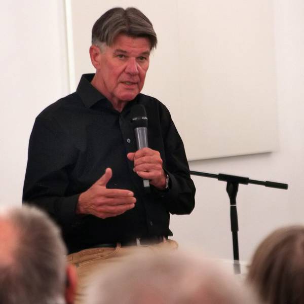Das Foto zeigt den früheren Moskau-Korrespondent der ARD, Udo Lielischkies, bei einer Veranstaltung in Brühl im Jahr 2022.