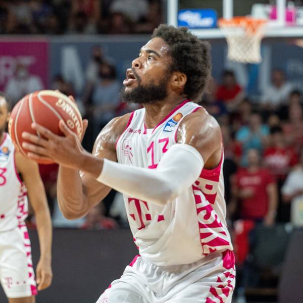 04.06.2022, Bayern, München: Basketball: Javontae Hawkins von den Telekom Baskets Bonn am Ball.
