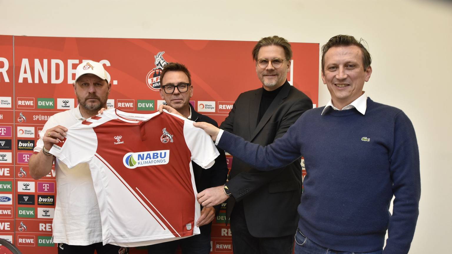 Die Geißböcke tragen gegen Wolfsburg den Schriftzug „NABU Klimafonds“ auf dem Trikot.