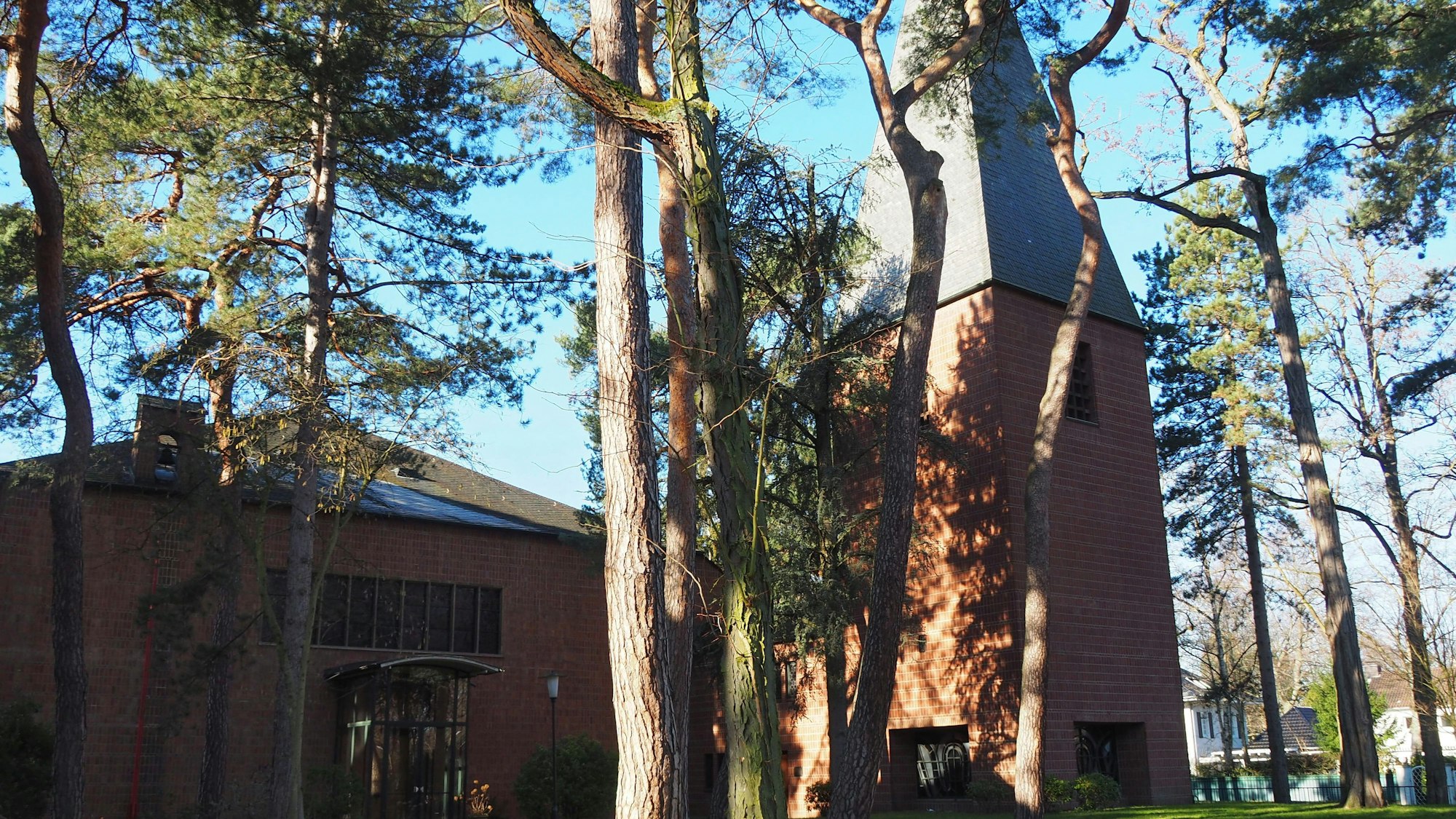Architekt Böhm entwarf die Kirche St. Maria Königin in Köln-Marienburg.