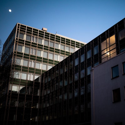 Die frühere Kaufhof-Zentrale an der Leonhard-Tietz-Straße wird derzeit umgebaut.