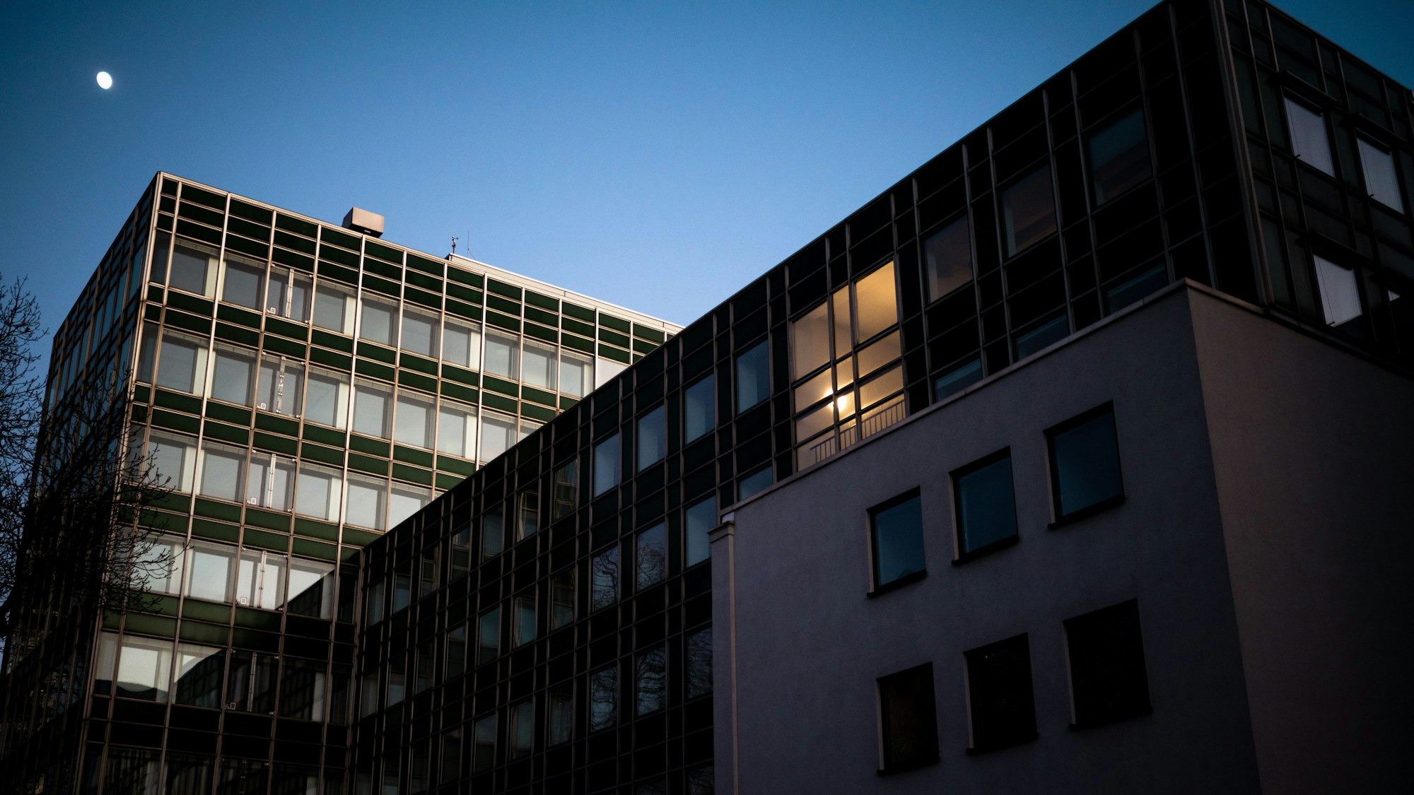 Die frühere Kaufhof-Zentrale an der Leonhard-Tietz-Straße wird derzeit umgebaut.