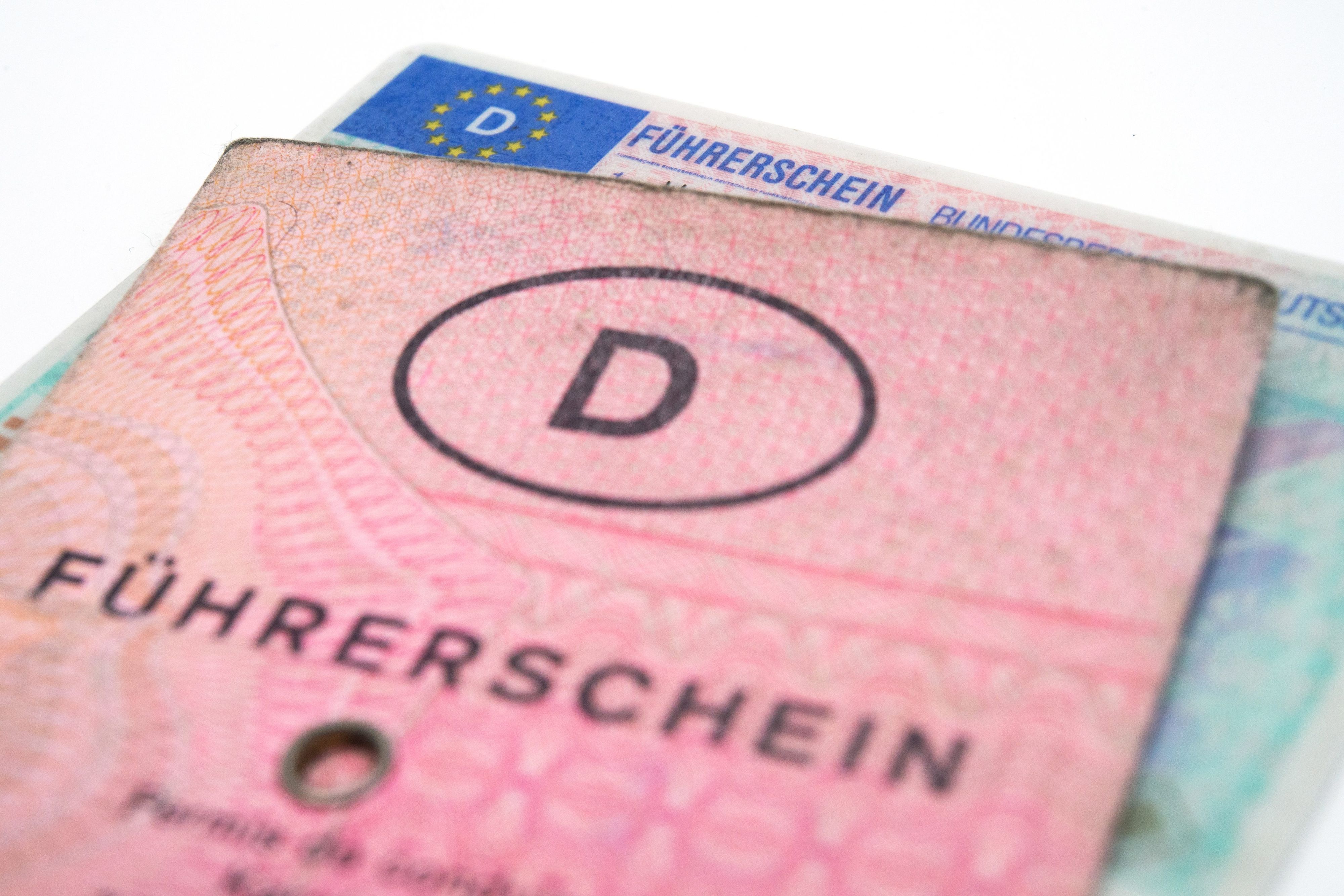 In Schwerin ist ein Mann mehr als 30 Jahre ohne Führerschein gefahren (Symbolbild).
