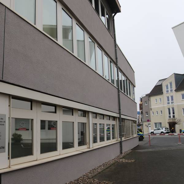 Die Polizeiwache in Troisdorf muss nach rund 40 Jahren saniert werden.