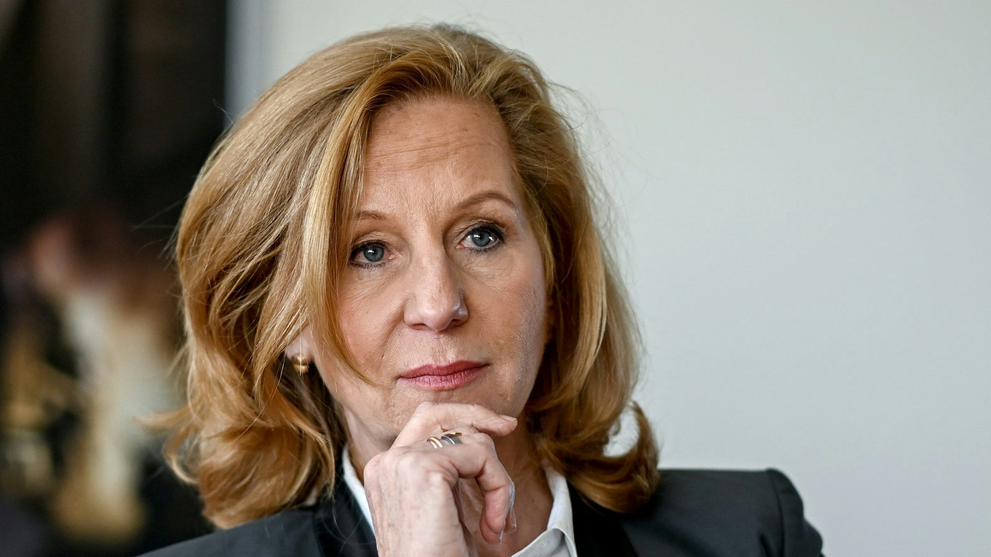 Patricia Schlesinger, damals RBB-Intendantin, bei einem dpa-Interview. Nach ihrer fristlosen Entlassung zieht die frühere Intendantin des Rundfunks Berlin-Brandenburg (RBB), Patricia Schlesinger, vor Gericht.