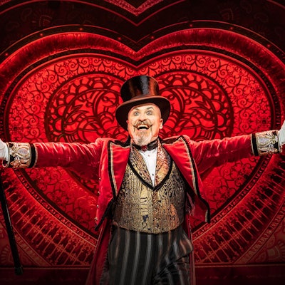 Gavin Turnbull als Harold Zigler im Musical „Moulin Rouge“