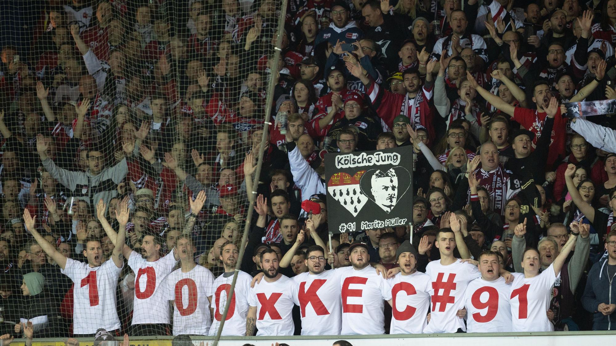 24.02.2023, Nordrhein-Westfalen, Iserlohn: Eishockey: DEL, Iserlohn Roosters - Kölner Haie, Hauptrunde, 46. Spieltag, Eissporthalle Iserlohn: Moritz Müller wird vor dem Spiel für sein 1000. Spiel geehrt. Foto: Bernd Thissen/dpa +++ dpa-Bildfunk +++