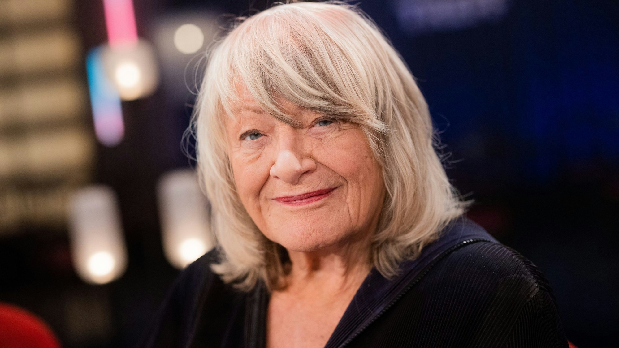 Kurz vor der Demonstration „Frieden in der Ukraine“ am Brandenburger Tor in Berlin hat Alice Schwarzer den Vorwurf einer unzureichenden Abgrenzung gegenüber Rechtsextremen zurückgewiesen.