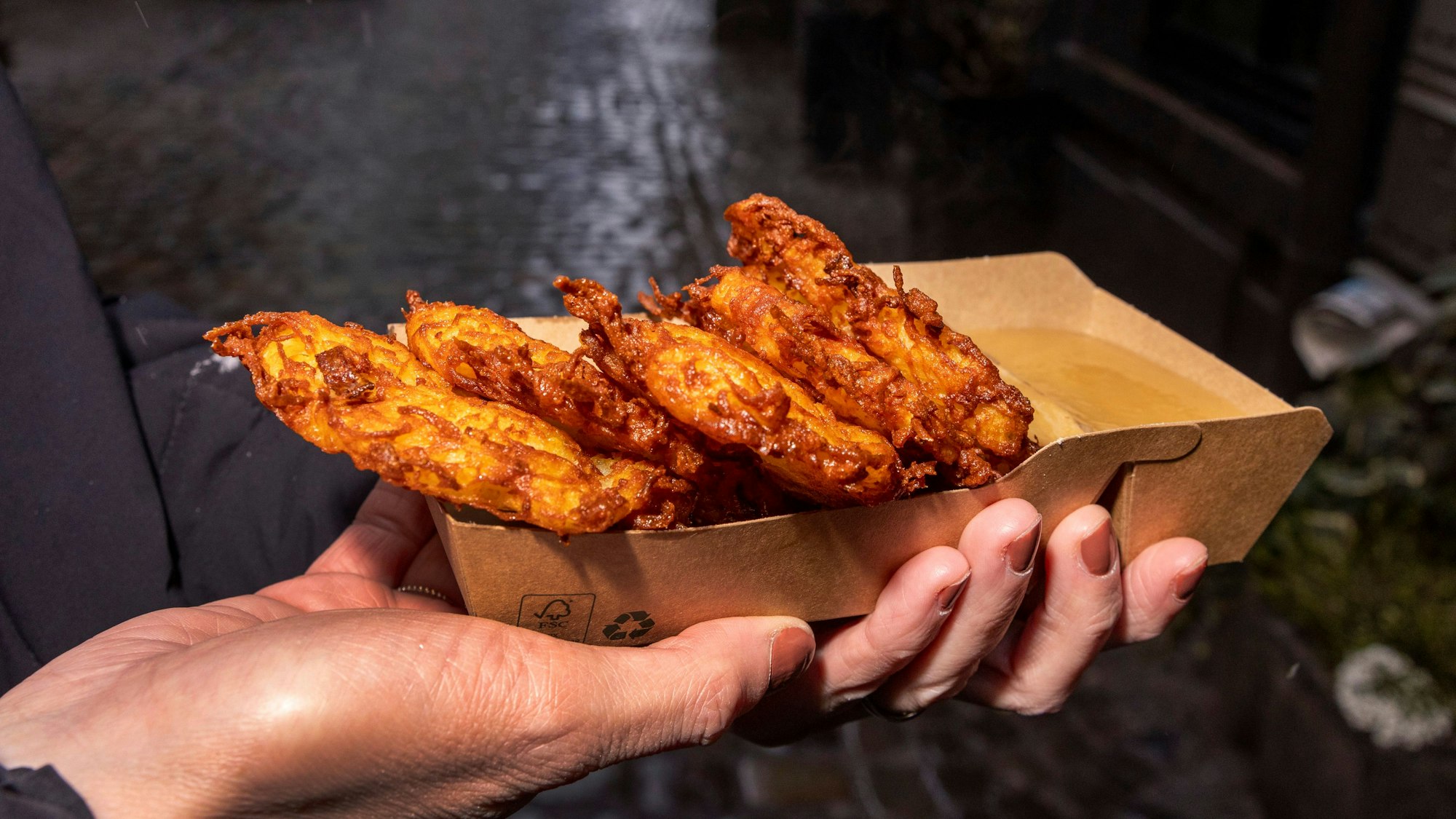 Reibekuchen aus der Reevkochebud von Christina Steier in der Kölner Altstadt