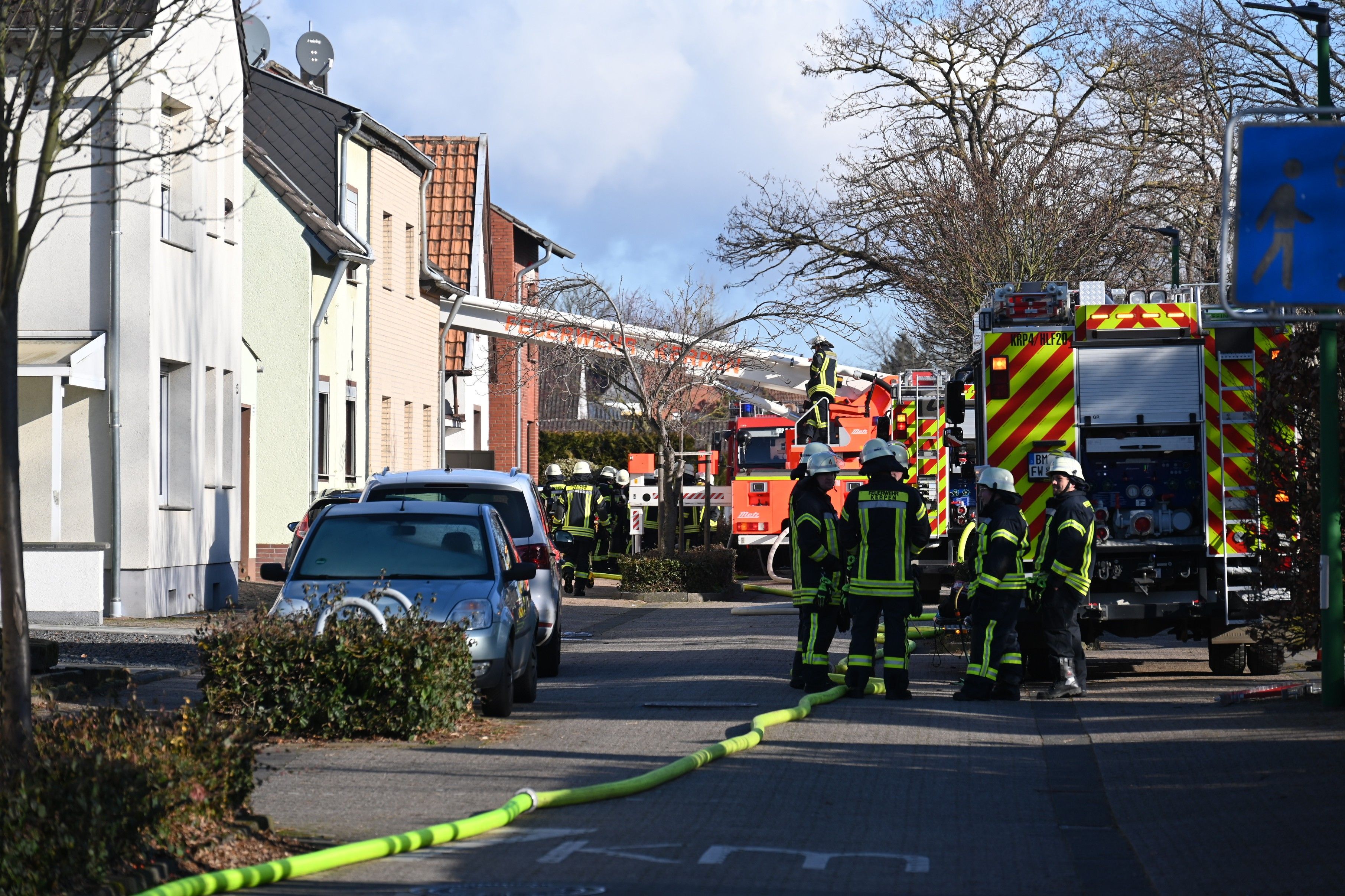 Bei einem Feuer in einem Hausanbau in Kerpen-Buir war am Sonntagmorgen die Feuerwehr im Einsatz.
