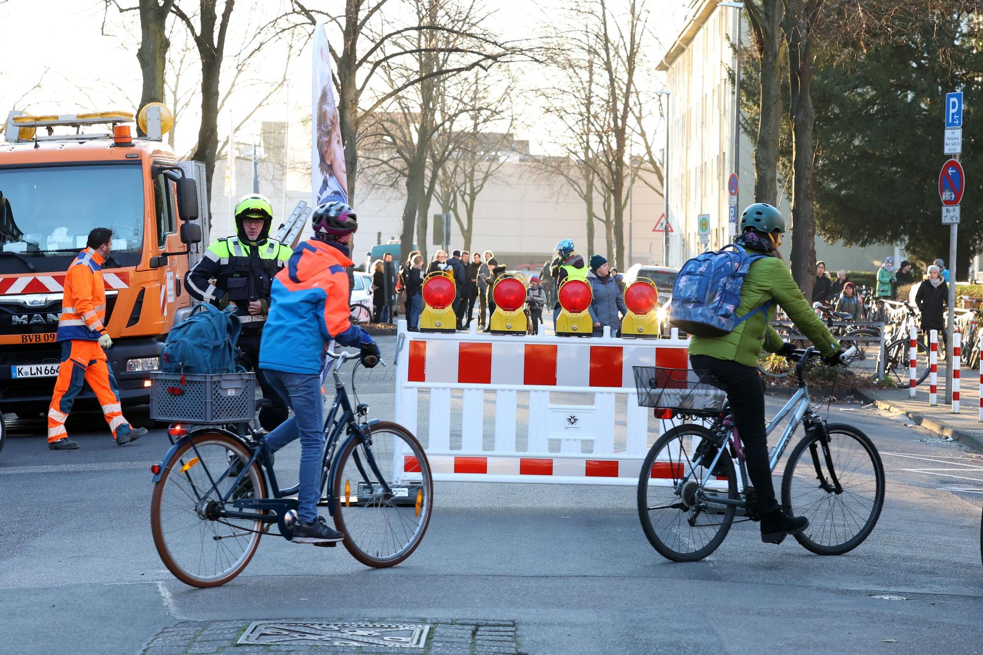 Schulstraße in der Lindenbornstraße (Vincenz-Statz-Grundschule) im Jahr 2023