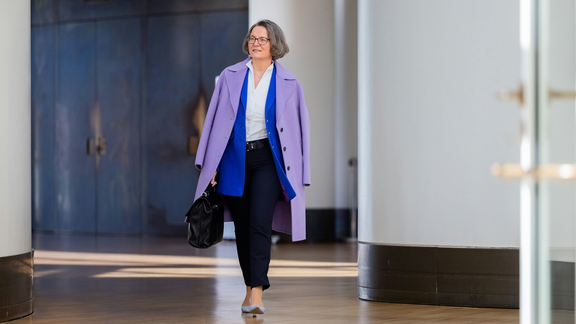 Ina Scharrenbach (CDU), Bau- und Kommunalministerin von Nordrhein-Westfalen, kommt als Zeugin zum Untersuchungsausschuss „Hochwasserkatastrophe“ in den Landtag. Scharrenbach wird zum dritten Mal zu Zuständigkeiten und Verantwortlichkeiten ihres Ministeriums im Zusammenhang mit der Bewältigung der Jahrhundertflut befragt.