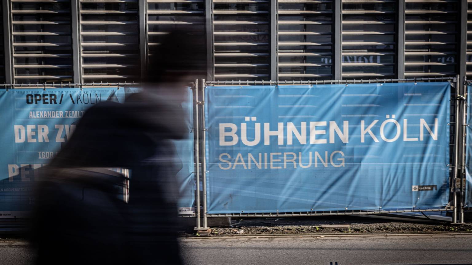 Von der Oper ist am Offenbachplatz derzeit kaum noch etwas zu sehen.
