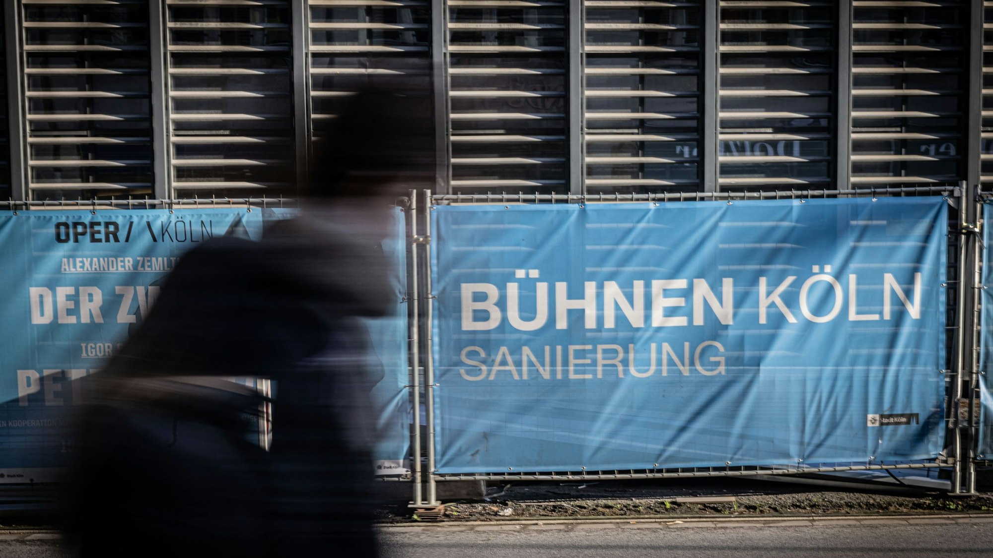 Von der Oper ist am Offenbachplatz derzeit kaum noch etwas zu sehen.