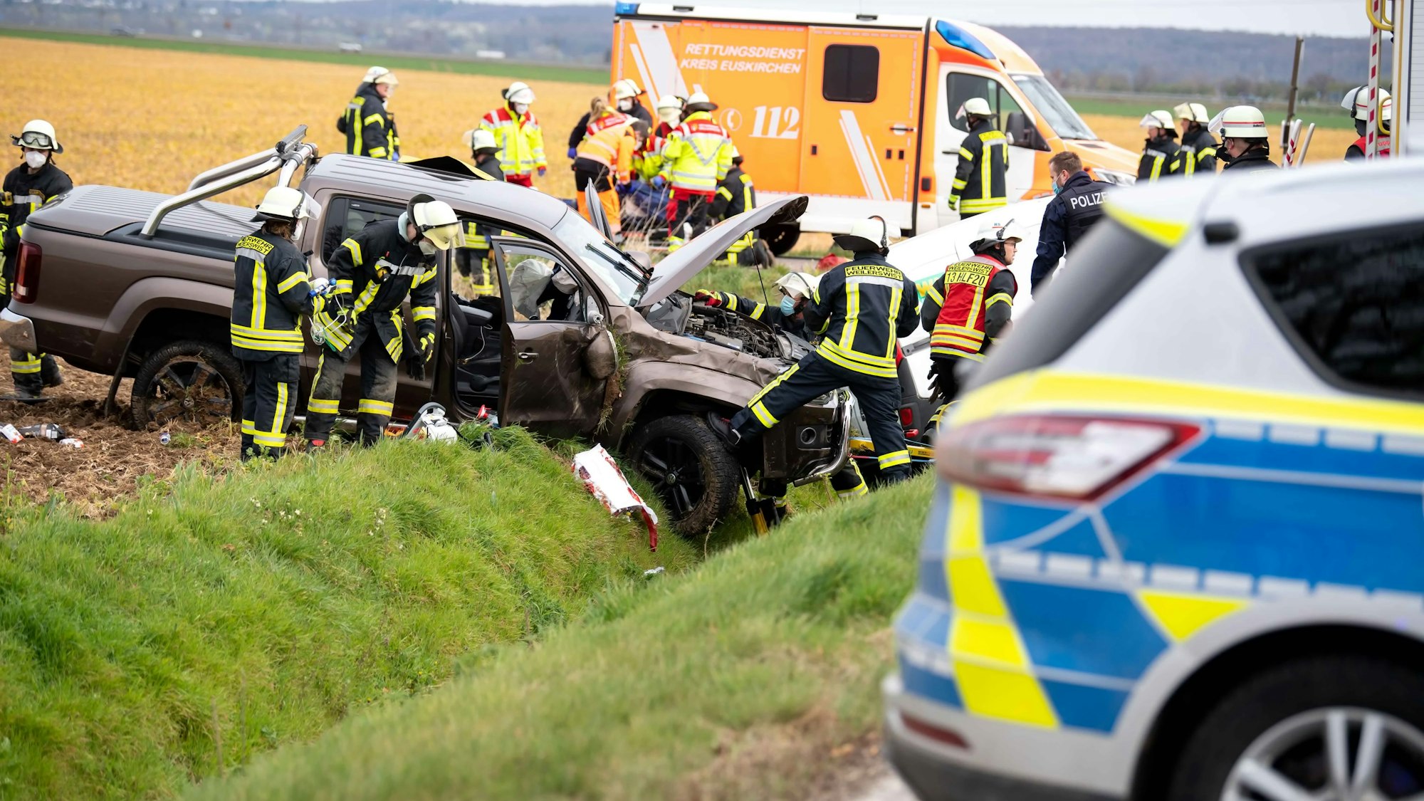 Die Gemeindeverwaltung in Weilerswist sieht sich nach wie vor der Kritik der Feuerwehrleute ausgesetzt. Hier ist die Feuerwehr bei einem Verkehrsunfall in Vernich im Einsatz.