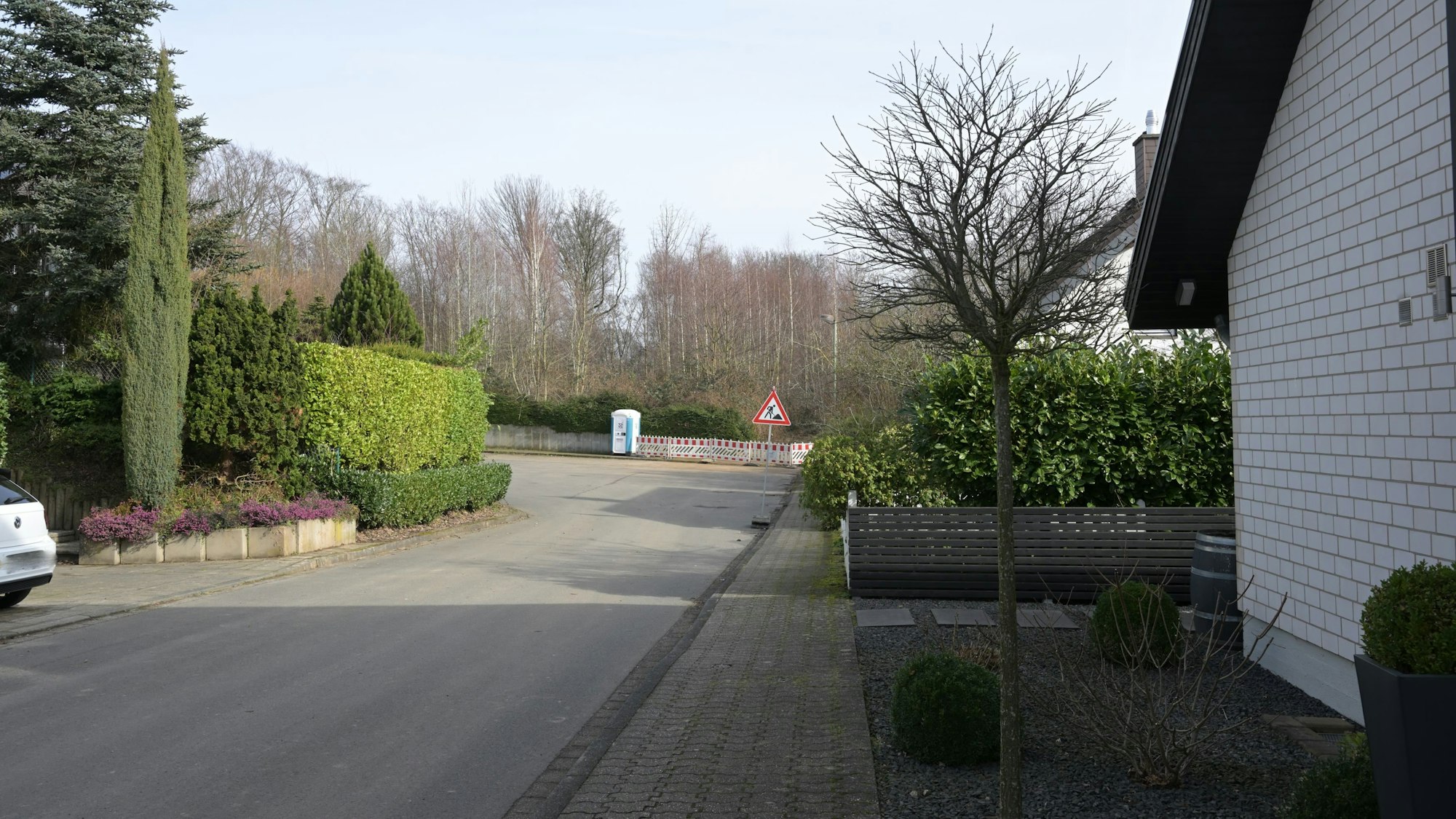 Die Straße Im Geroden in Odenthal mit dem Wendehammer am Ende.