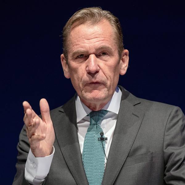 Mathias Döpfner, Vorstandsvorsitzender von Axel Springer SE, gestikuliert.