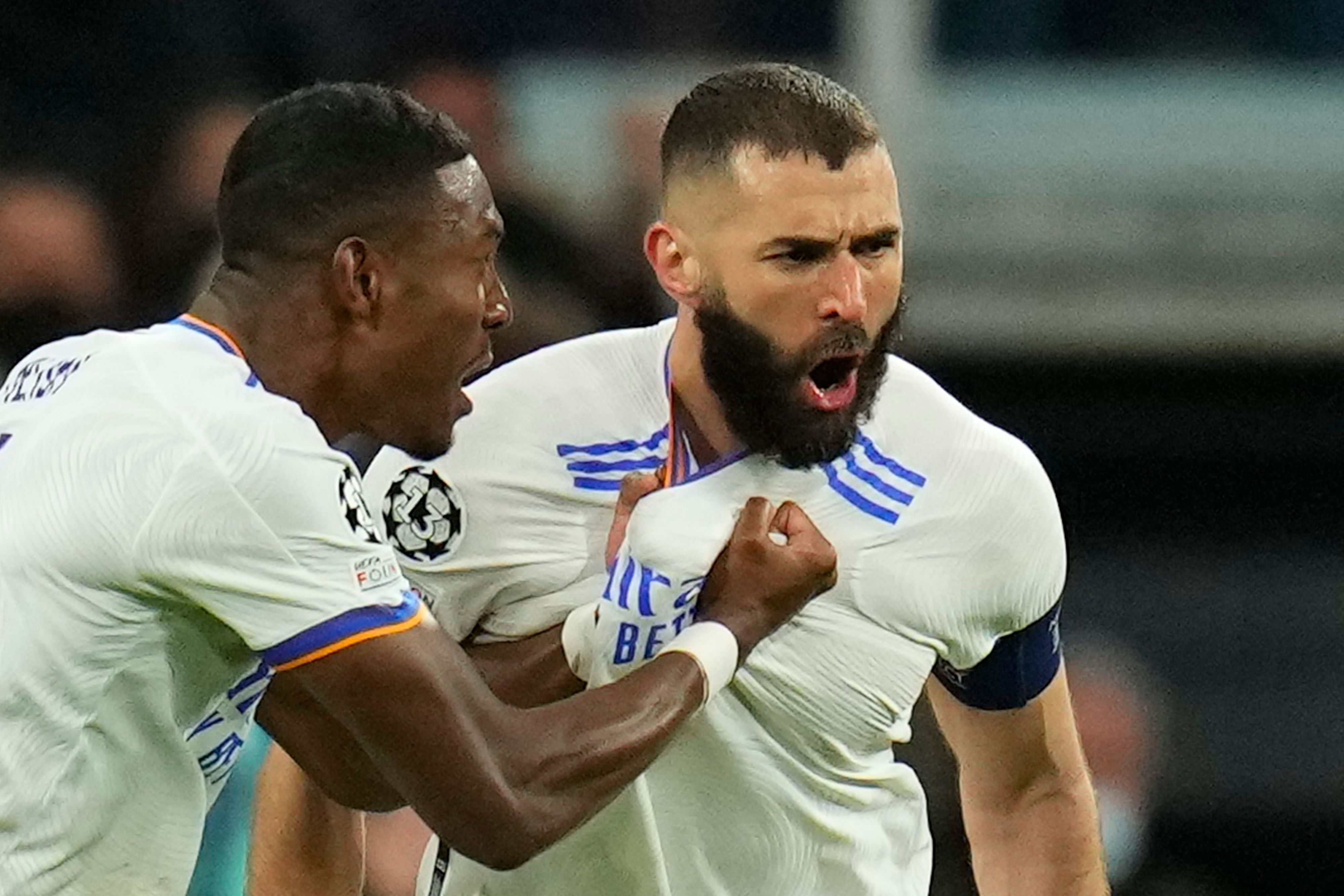 David Alaba und Karim Benzema, jubelnd.