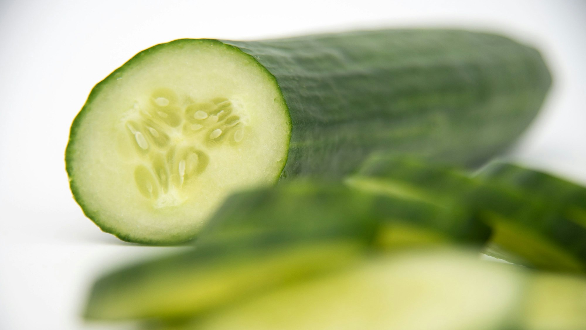 Über teure Edeka-Gurken empört man sich bei TikTok (Symbolbild).