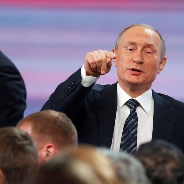Kremlsprecher Dmitri Peskow (l.) und Russlands Präsident Wladimir Putin. (Archivbild)