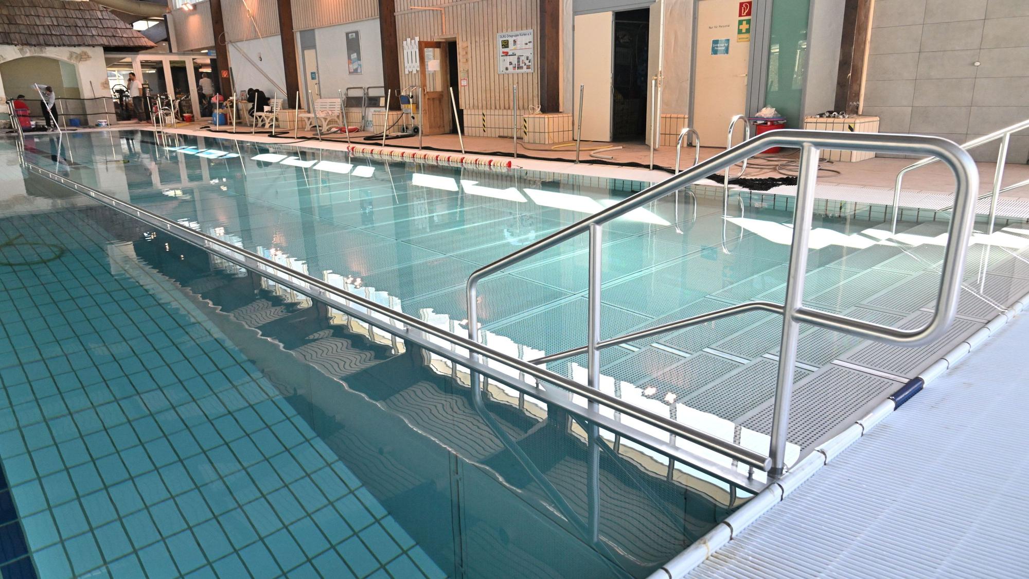 Das Foto zeigt das Kürtener Hallenbad