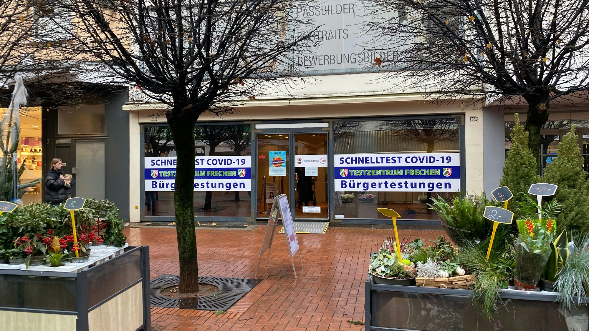 Das ehemalige Corona-Testzentrum in der Frechener Fußgängerzone.