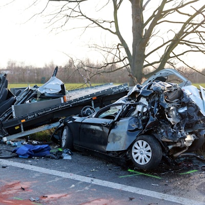 Ein schwerer Unfall auf der A57 in Köln (Archivbild)