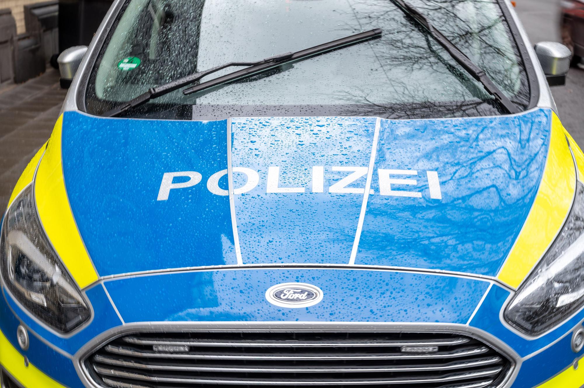 Die Polizei ermittelt nach einem Trickbetrug, bei dem eine Frau 150000 Euro nach Shanghai überwiesen hat.