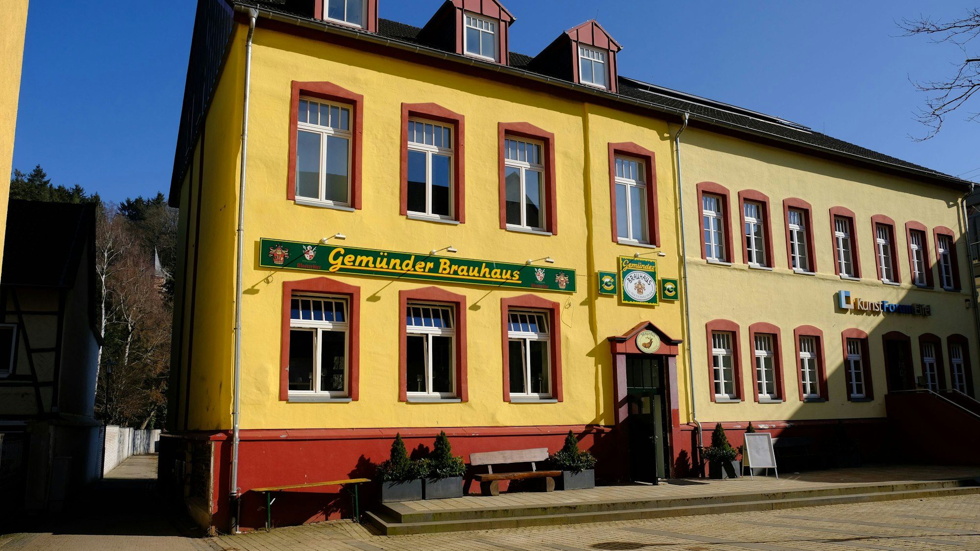Das Gemünder Brauhaus in der Fußgängerzone in Schleiden-Gemünd.
