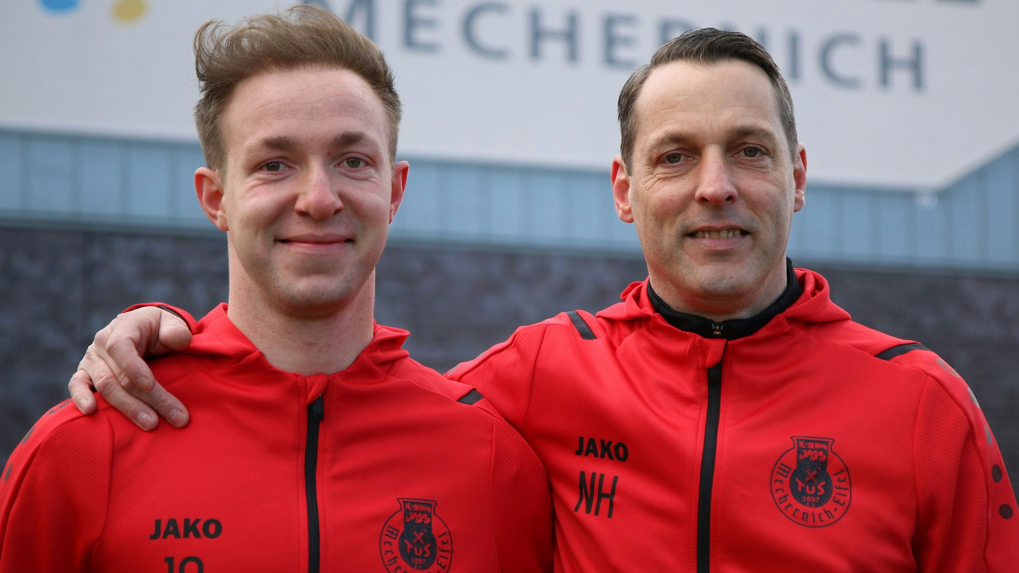 Vater-Sohn-Gespann bei der TuS Mechernich: Für Jonas (l.) und Nico Hohn geht es gegen den Abstieg.