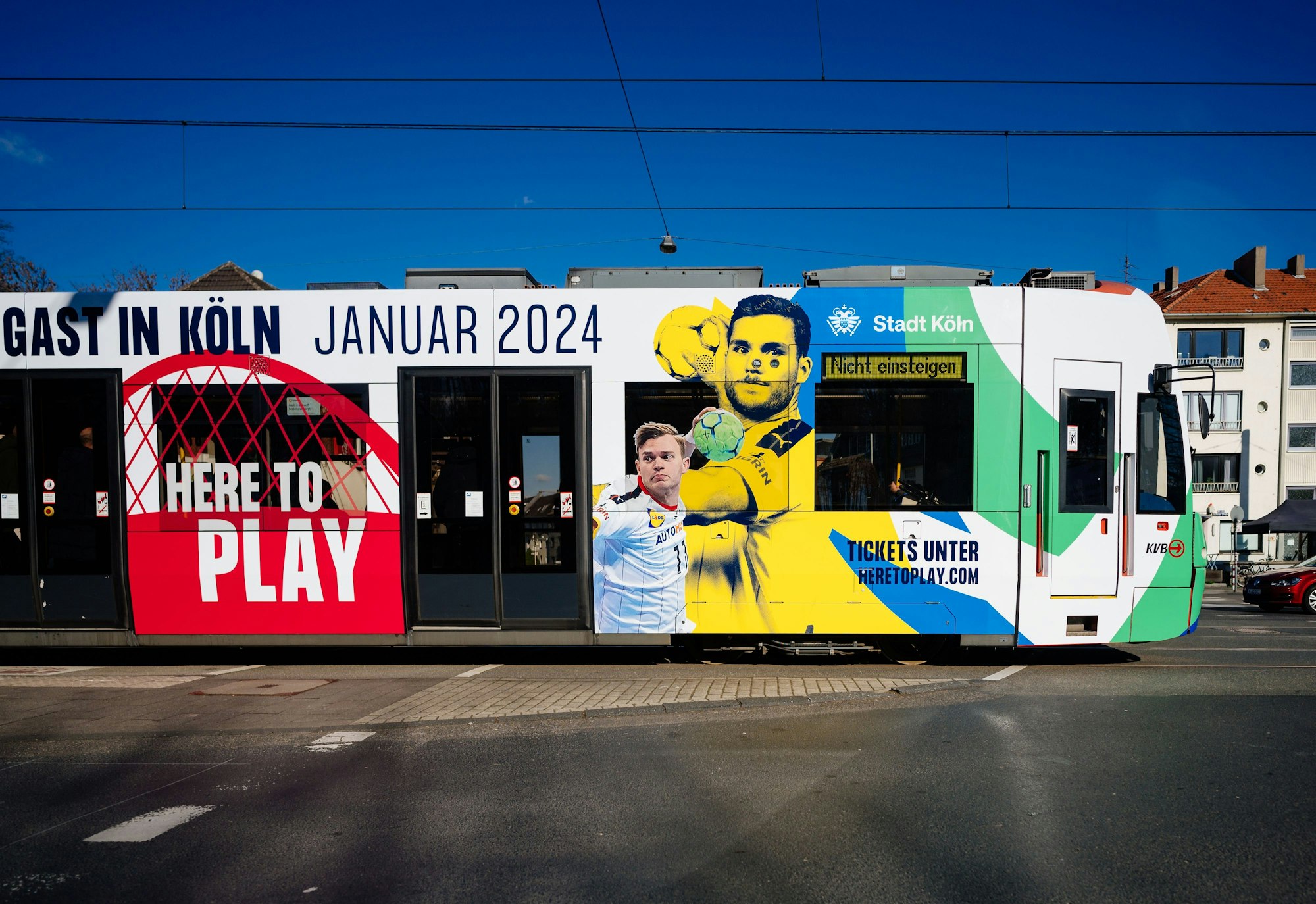 So präsentiert die KVB-Bahn die Handball-EM 2024.