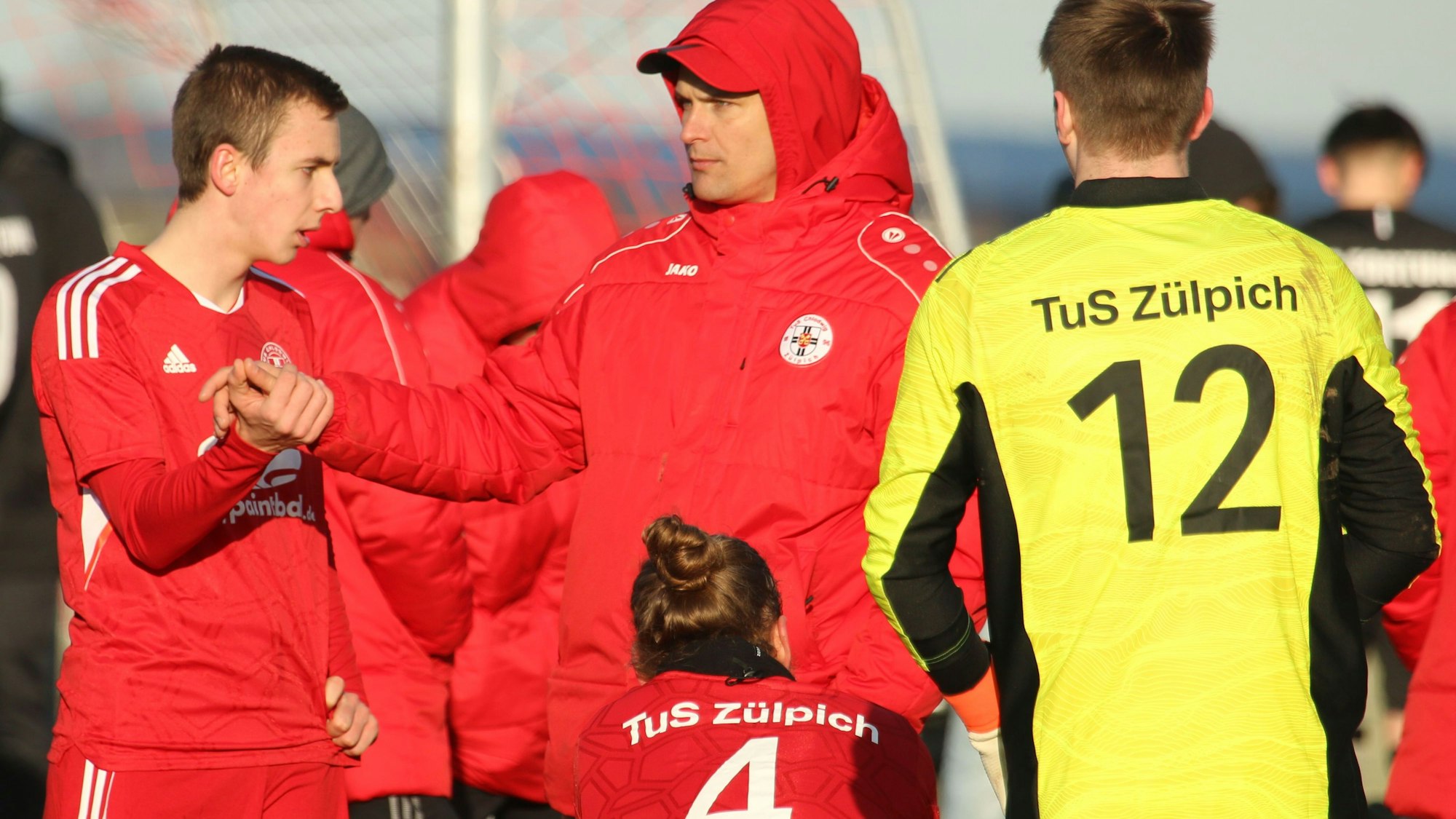 Schon verlängert für die Saison 2023/24: David Sasse (M.) in Zülpich.