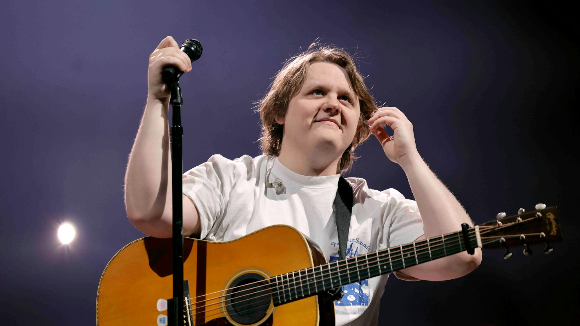 Der schottische Sänger Lewis Capaldi bei seinem Auftritt in der Kölner Lanxess-Arena