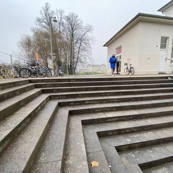 Treppe vor dem Brühler Bahnhof
