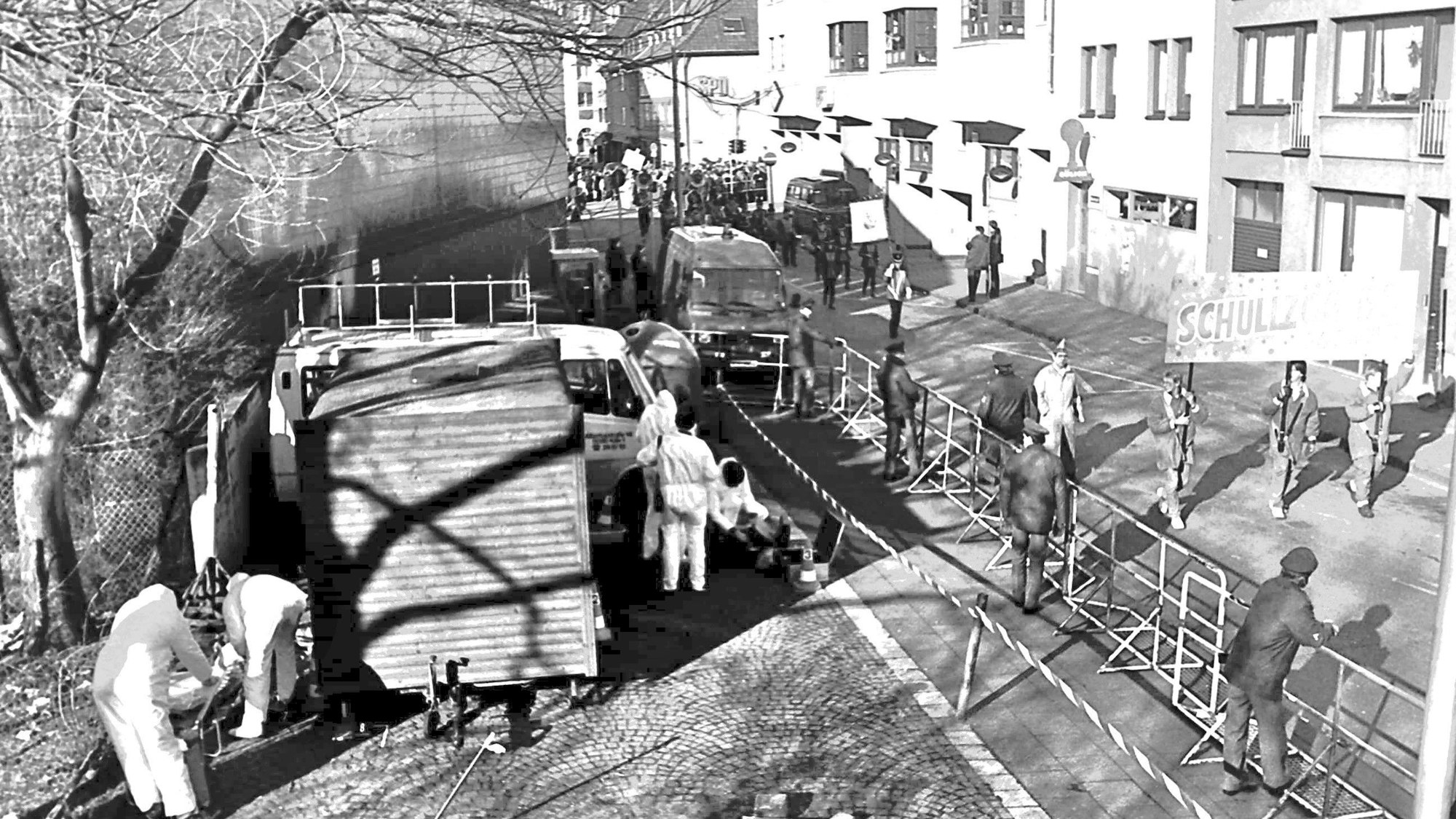 Spurensicherung nach dem Mord an Petra Nohl 1988 am Rande der Schull- und Veedelszöch