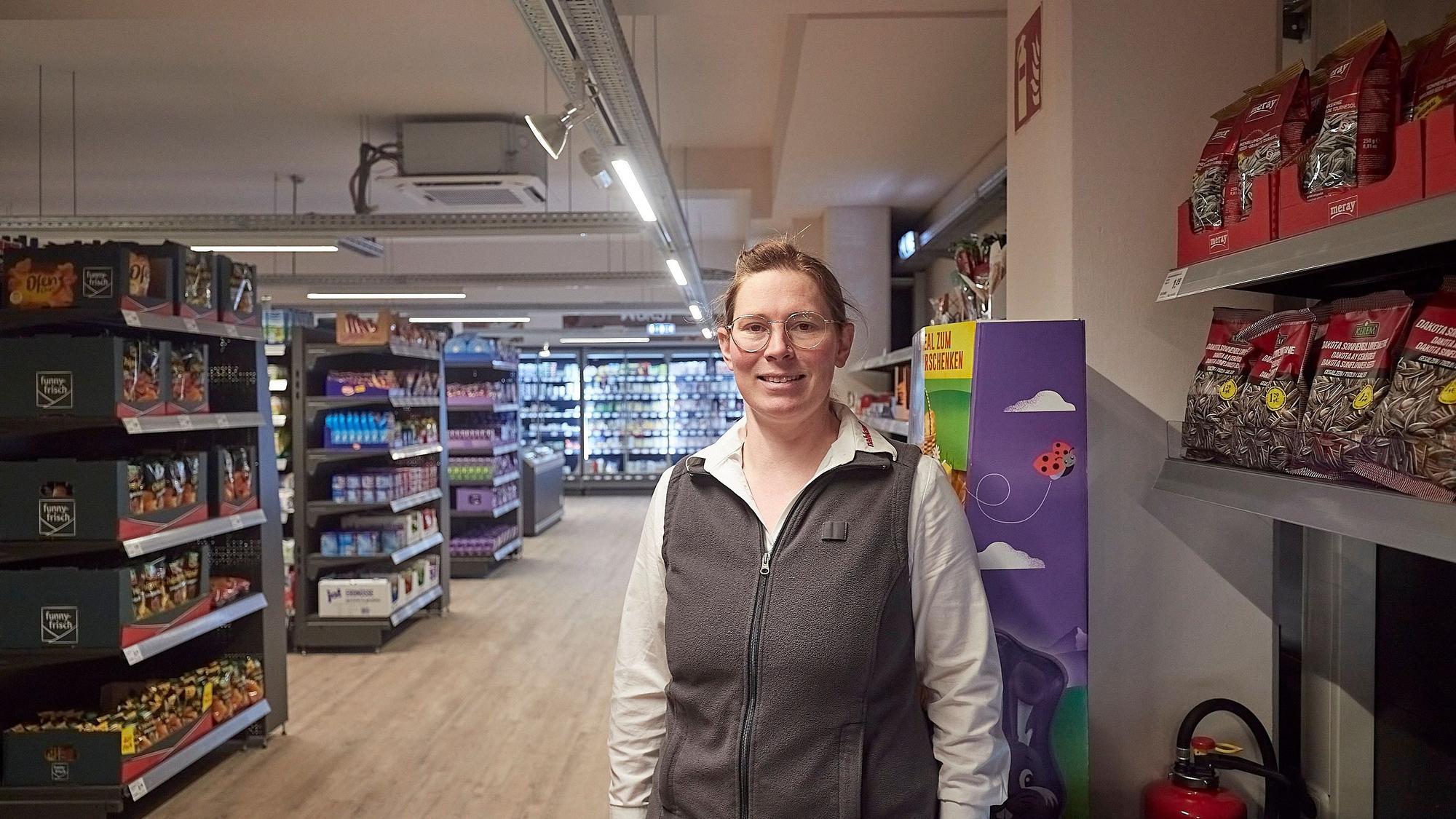 Filialleiterin Jessica Kaussen im Nahkauf in Schleiden.