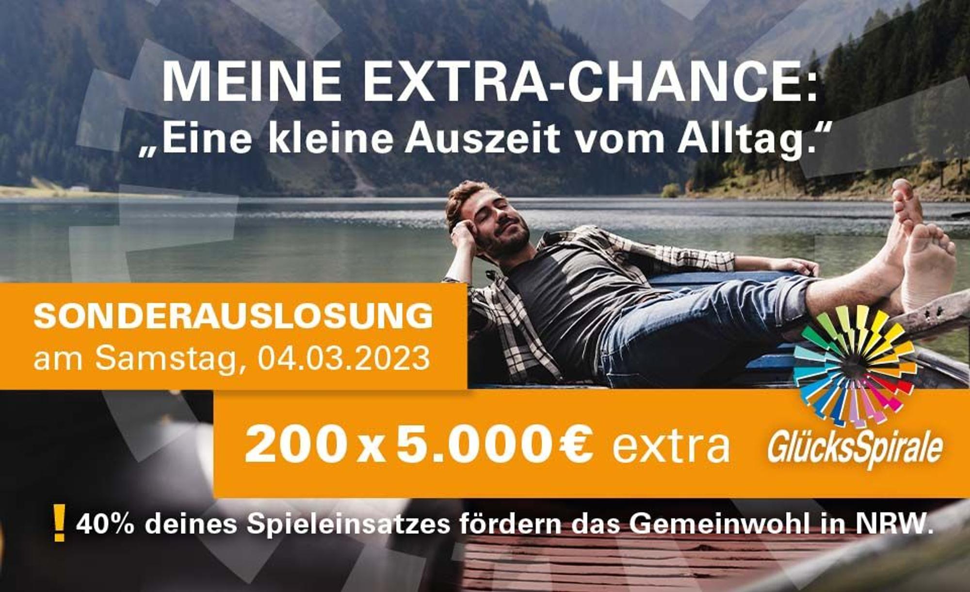 Infobild zur Glücksspirale von WestLotto. Mann relaxt im Boot auf dem See.
