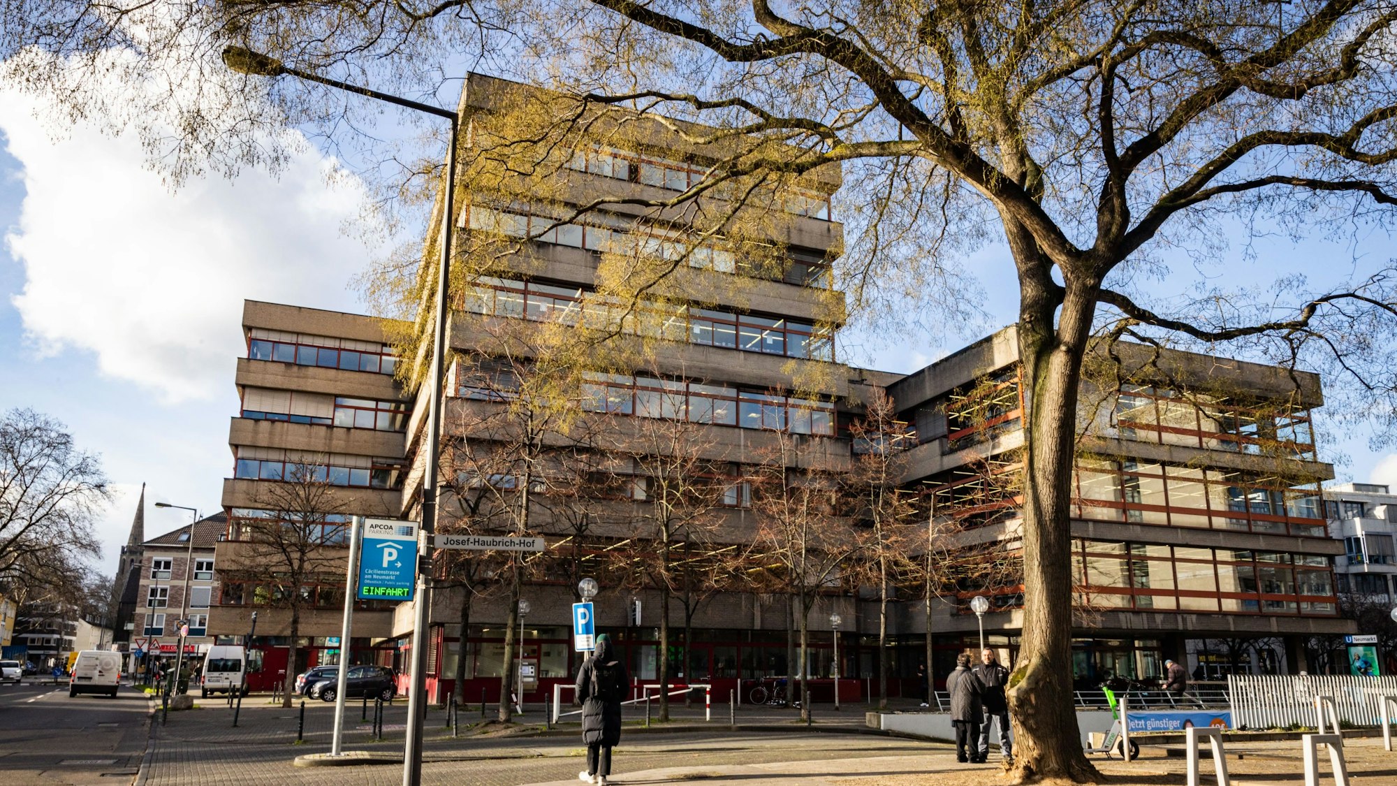 Die Zentralbibliothek am Joseph-Haubrich-Hof.