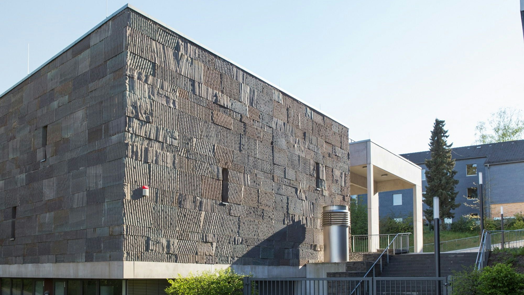 Die Fassade der Berufsschule Wipperfürth.