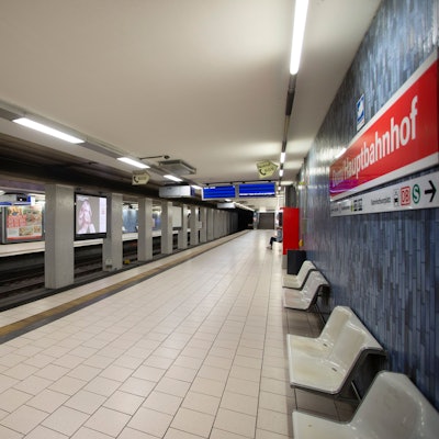 Wie leergefegt: die Die U-Bahn-Haltestelle am Kölner Hauptbahnhof am Streiktag.