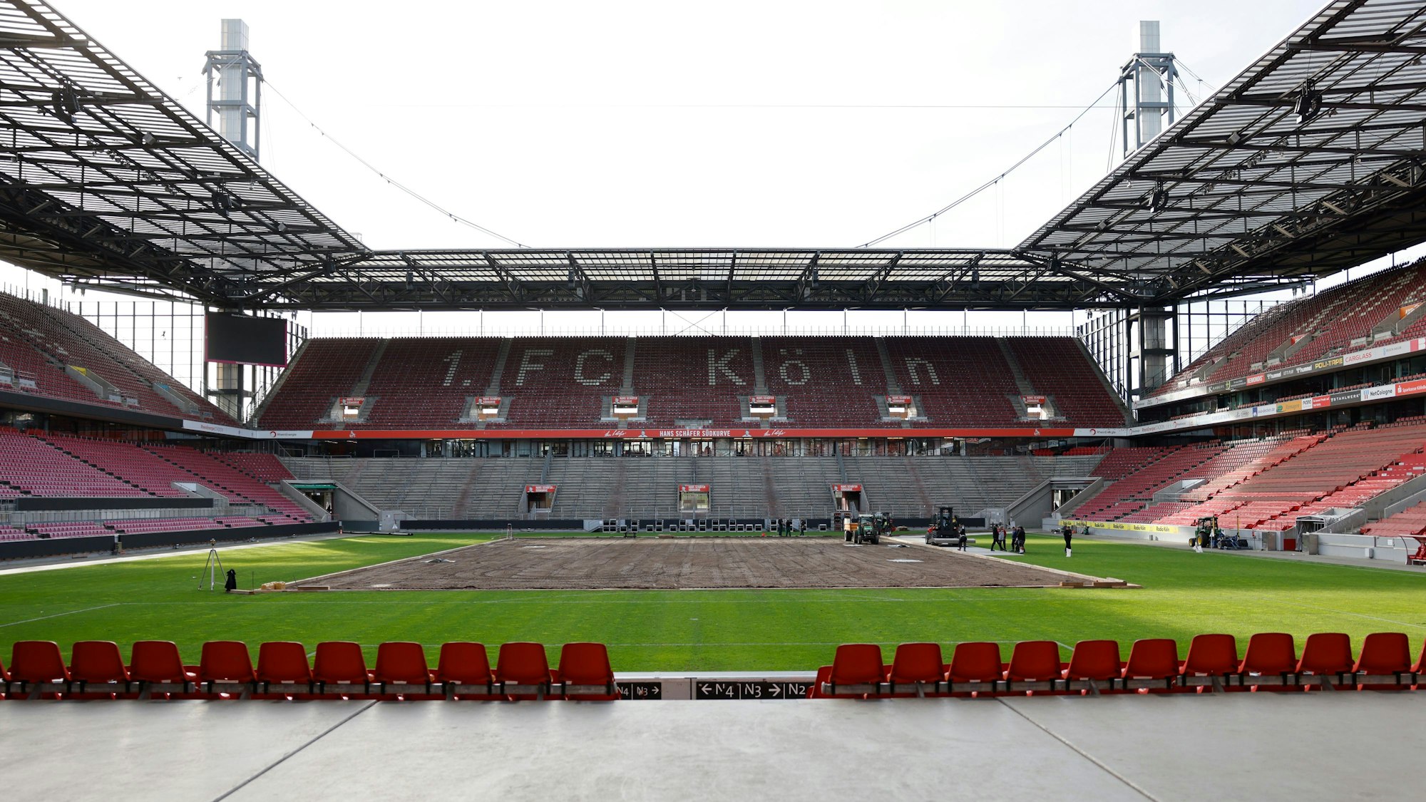 Im Rheinenergiestadion steht ein Derby an (Archivfoto).